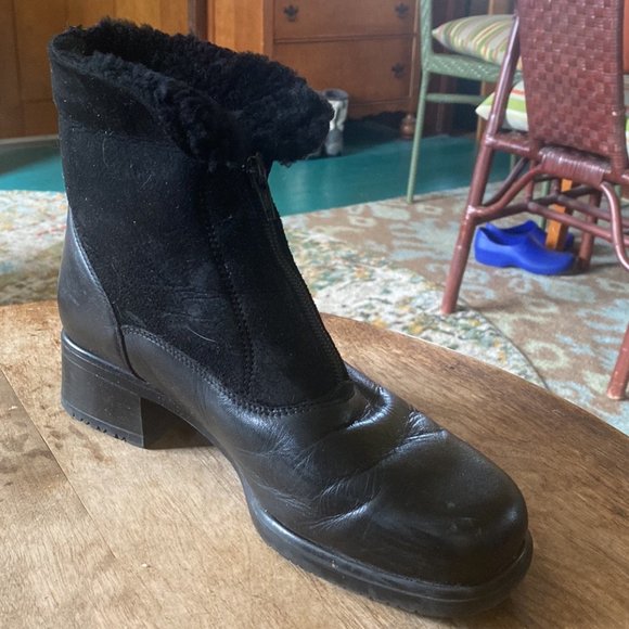 La CANADIENNE Sherpa lined leather zipper boots - Picture 2 of 3